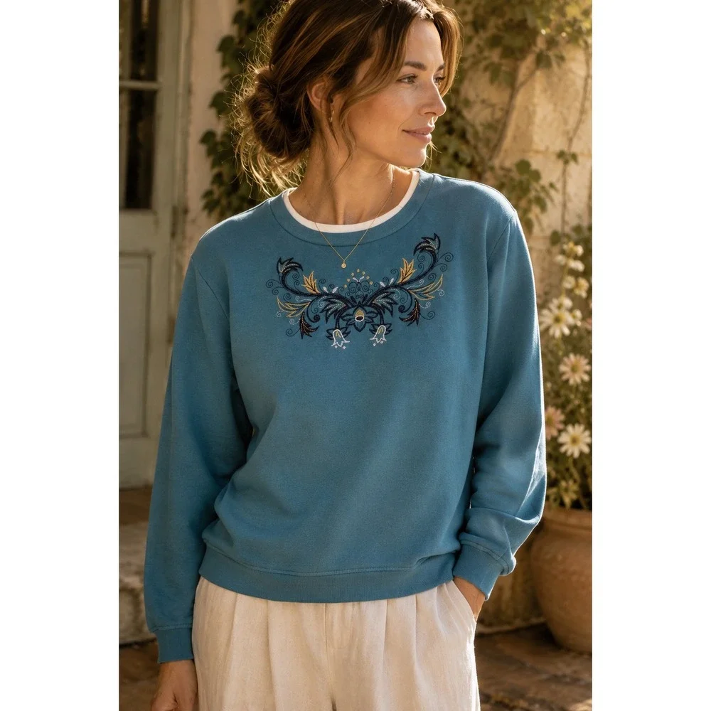 Blair Women's Medium Embroidered Floral Sweatshirt Blue Cottagecore Crewneck